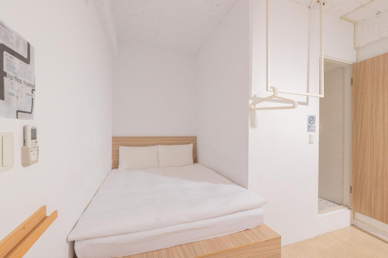 Owlstay Flip Flop Hostel - Garden Taipei Exterior photo